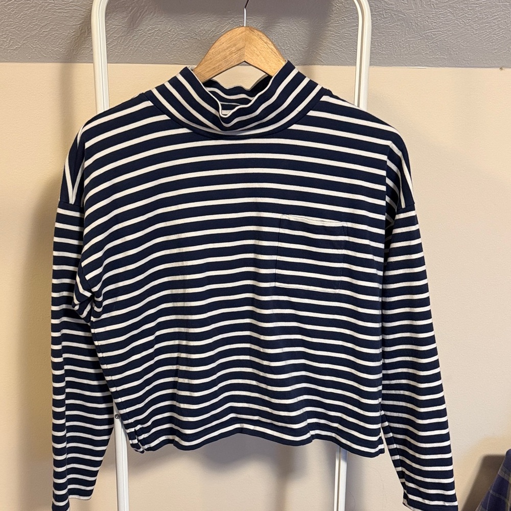 Vineyard Vines striped blue white crop long sleeved organic cotton top
